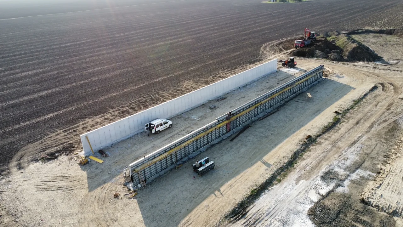 Reinforced concrete walls and formwork operations