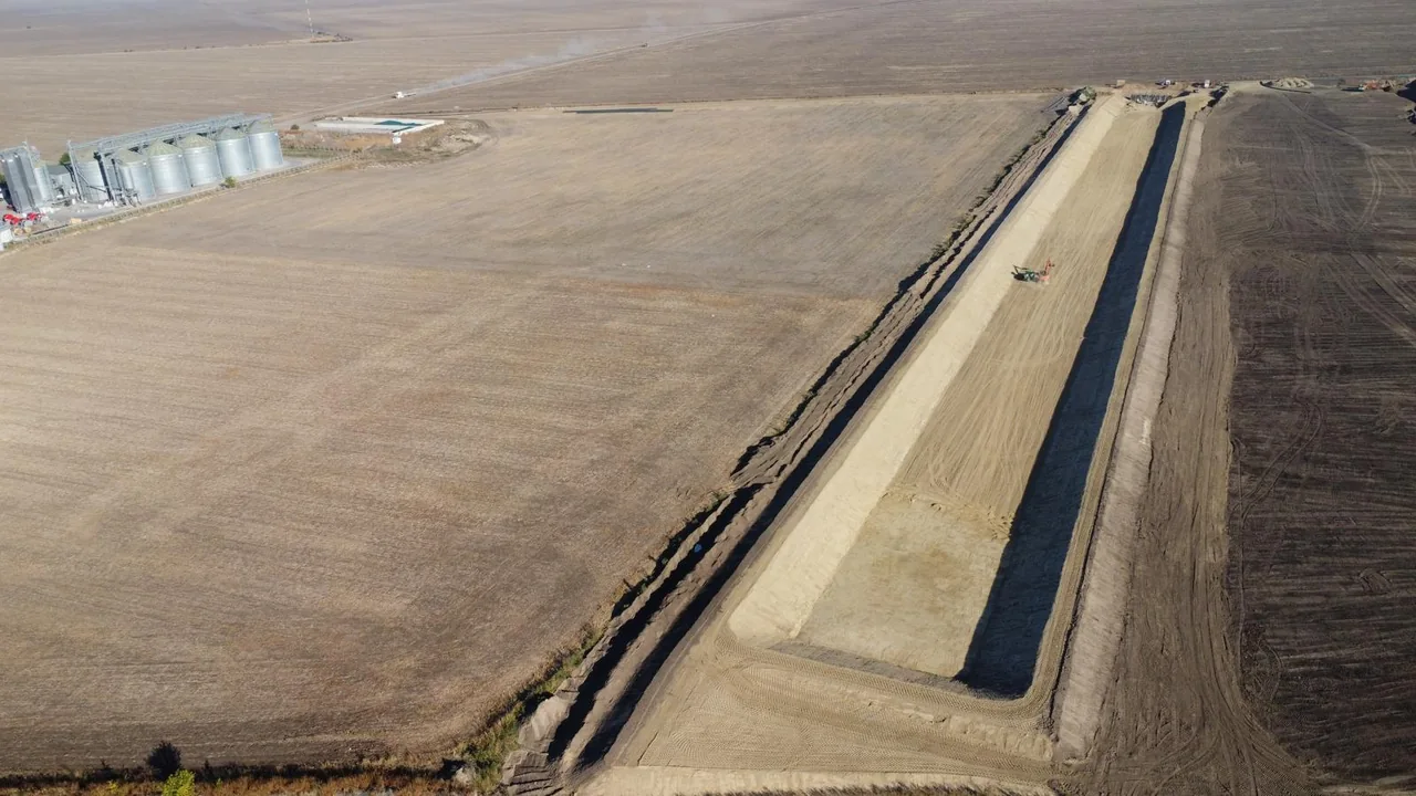 Bau des Speicherbeckens für das Bewässerungssystem mit 500 ha in Jimbolia, 2026